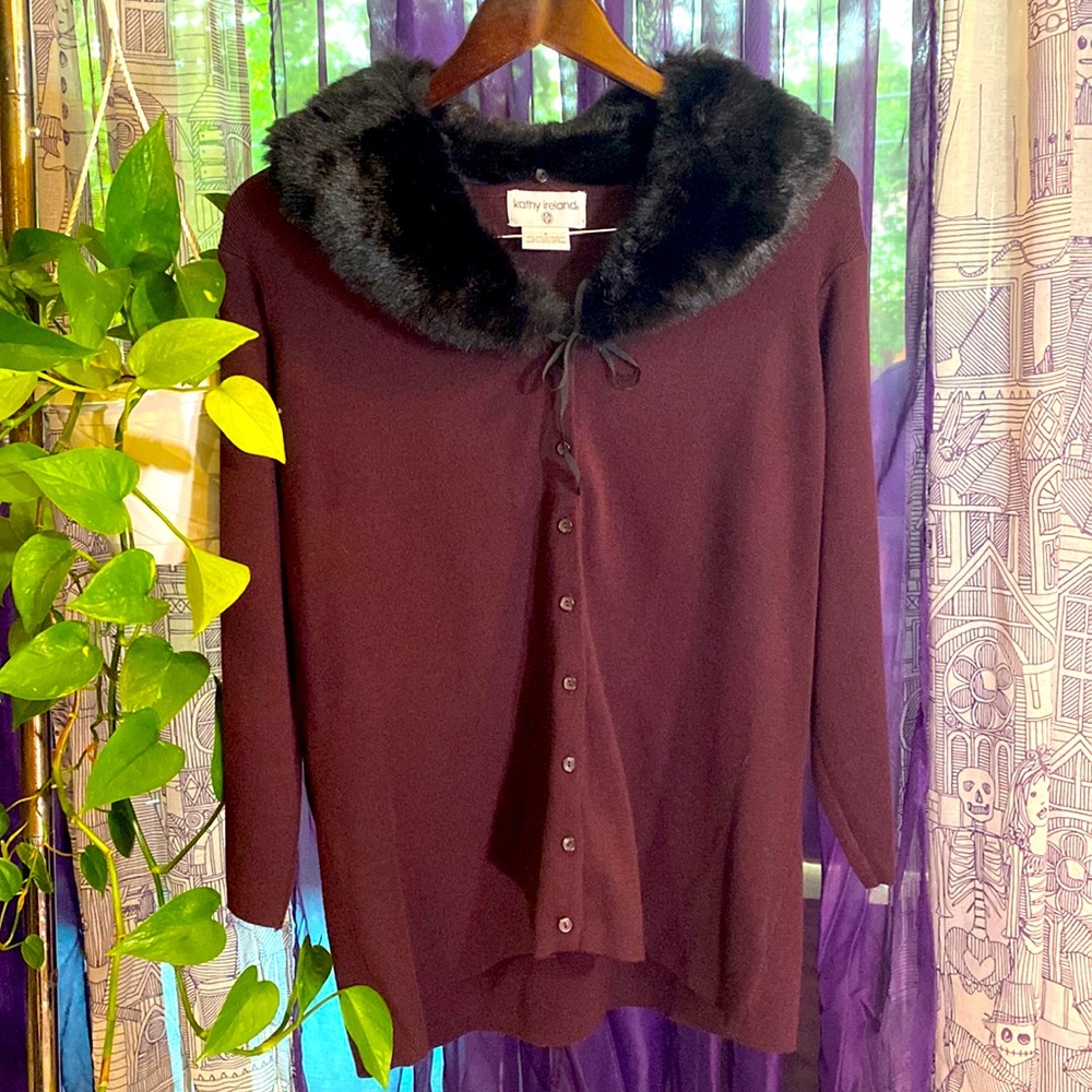 Detachable Faux fur colar Plum cardigan. Size 1X/2X.